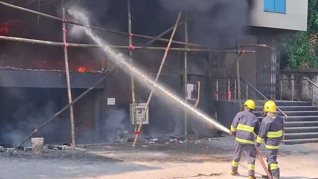 Fierce fire in bike showroom, many vehicles including 8 EVs burnt